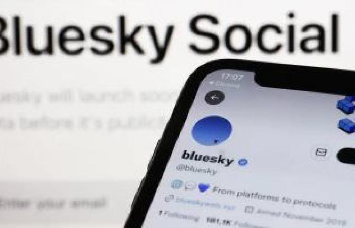 أخبار التكنولوجيا : Bluesky منافس تويتر يمتلك 2 مليون مستخدم.. ويستعد لطرح نسخة ويب