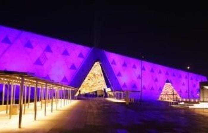 أخبار الاقتصاد : المتحف المصرى الكبير يكتسى باللون الأزرق لدعم متحدى طيف التوحد.. صور
