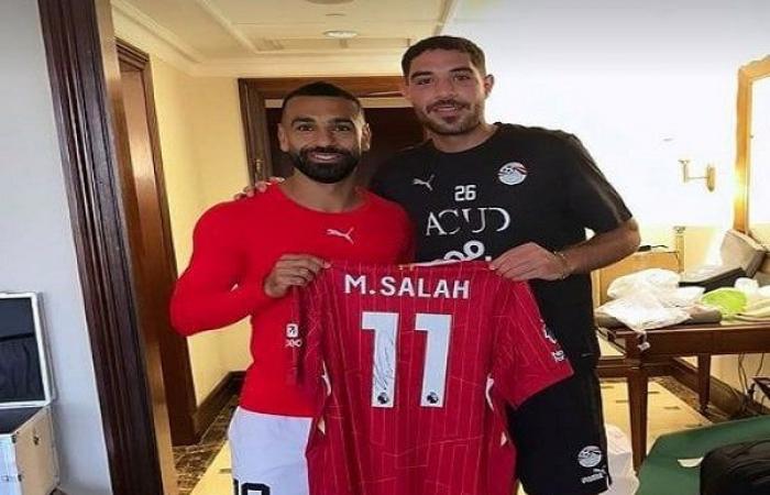 محمد صلاح يصل معسكر منتخب مصر «صورة»