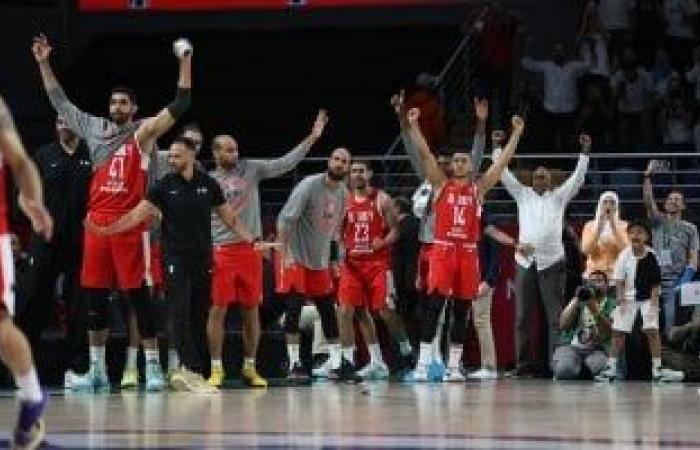 أخبار الرياضة : سلة الأهلى يفوز على هليوبوليس 83-79 فى الدورى