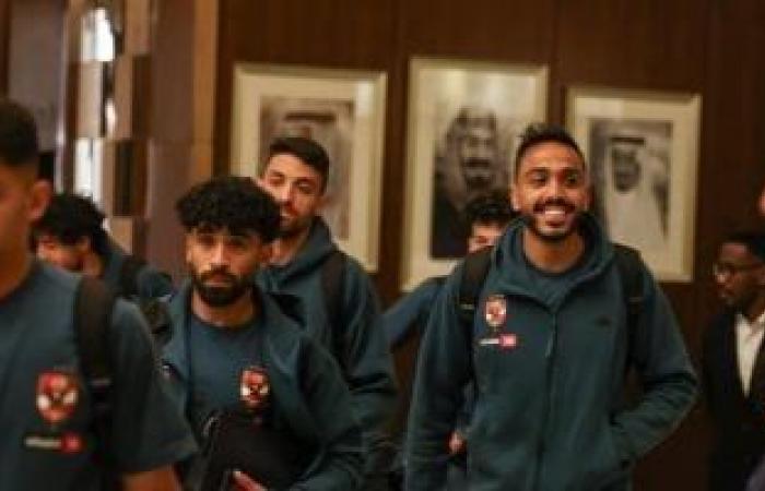 أخبار الرياضة : الأهلي يصل ملعب الأول بارك استعدادا لمواجهة الزمالك فى نهائي الكأس