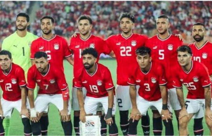 منتخب مصر بالأحمر و كاب فيردي بالأزرق